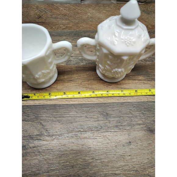WESTMORELAND VINTAGE SUGAR BOWL & CREAMER Raised PANELED GRAPE WHITE MILK GLASS - Picture 8 of 10